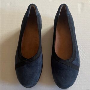 Clarks Navy Artisan Daelyn Hill Nubuck Suede Slip On Loafer Women's Size 7.5M